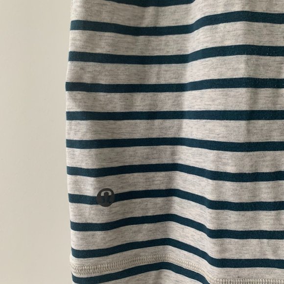 Lululemon: 5 year basic tee (navy) sz:m - Picture 3 of 3